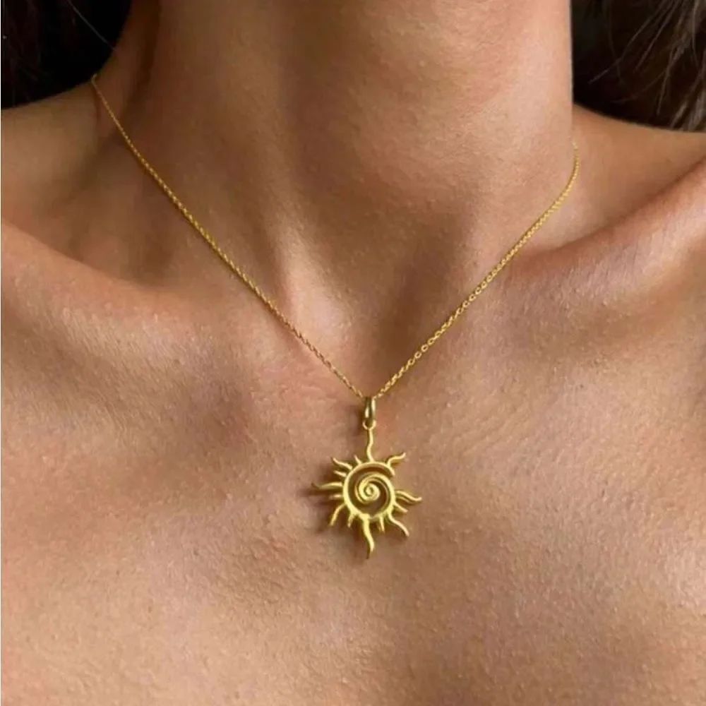 Sun pendant necklace M495